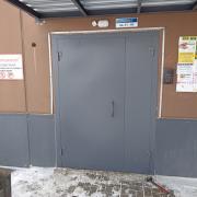 Подъездная дверь